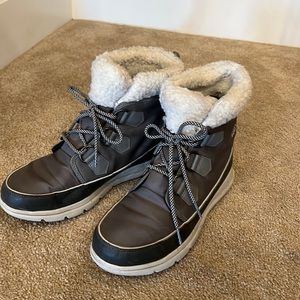 Sorel Explored snow/winter boots  sz 9